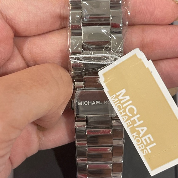 Limited edition micheal kors watch - Picture 2 of 4